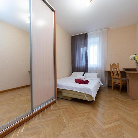 Spacious Apartments In The Center Of Obolon 2 Bedrooms Kiev Eksteriør bilde