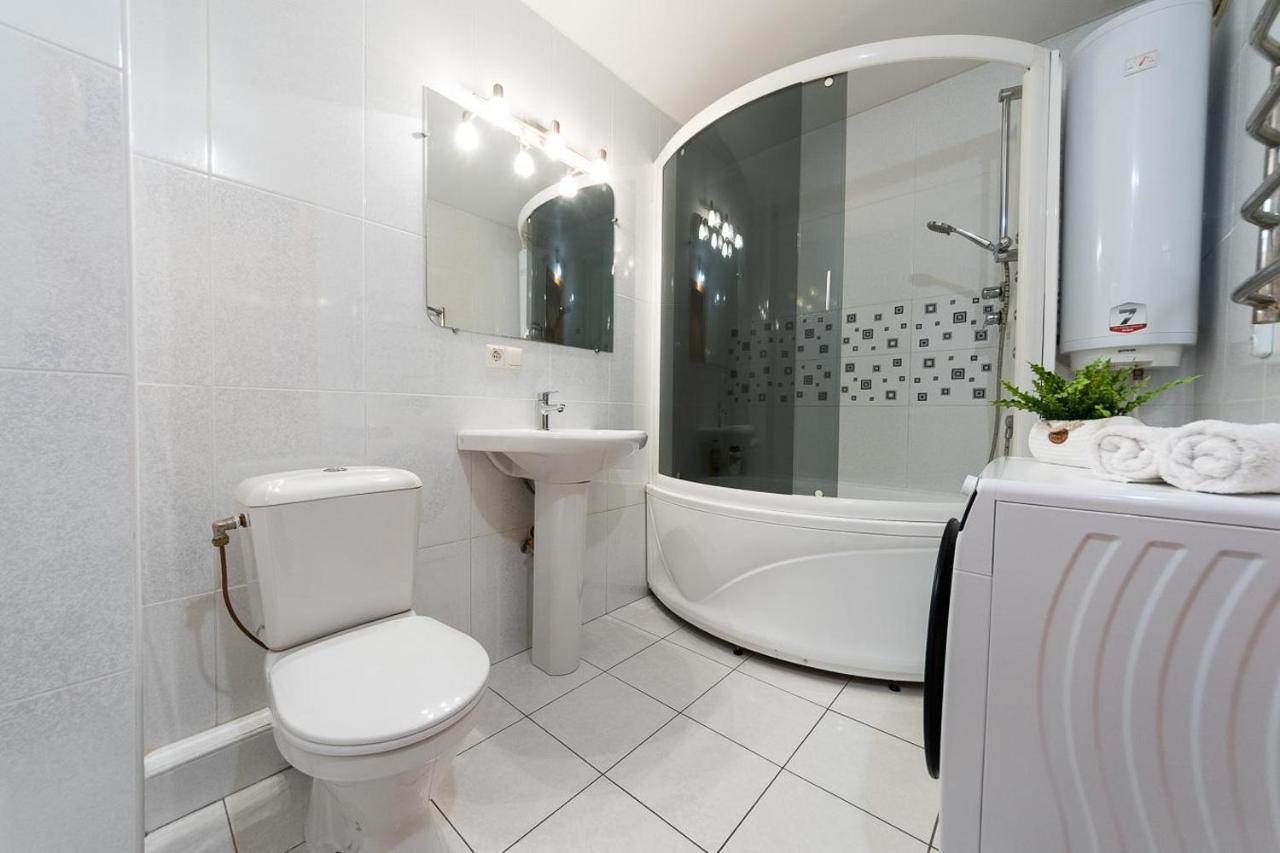 Spacious Apartments In The Center Of Obolon 2 Bedrooms Kiev Eksteriør bilde