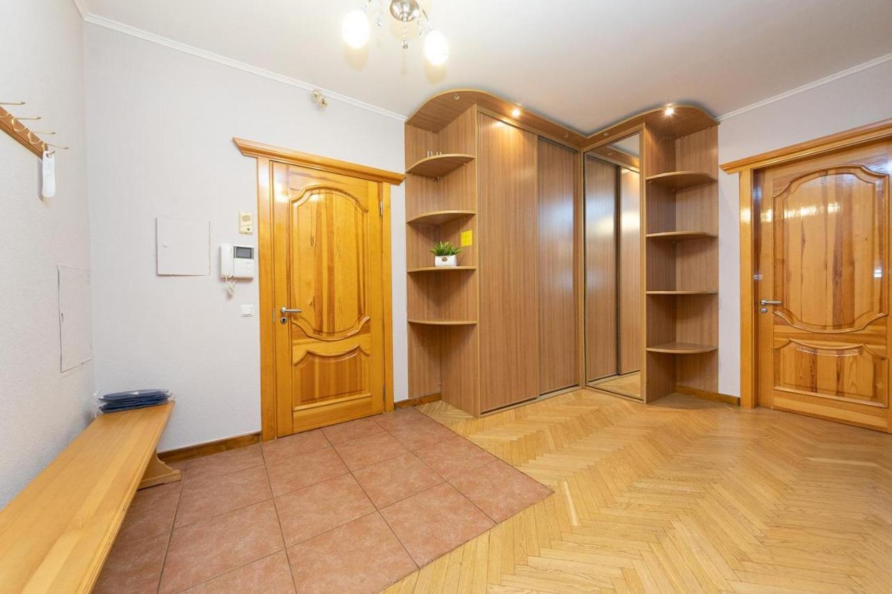 Spacious Apartments In The Center Of Obolon 2 Bedrooms Kiev Eksteriør bilde