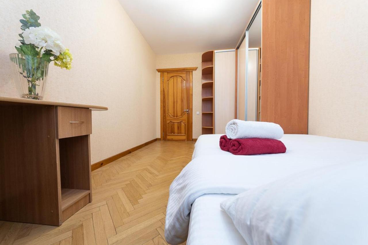 Spacious Apartments In The Center Of Obolon 2 Bedrooms Kiev Eksteriør bilde