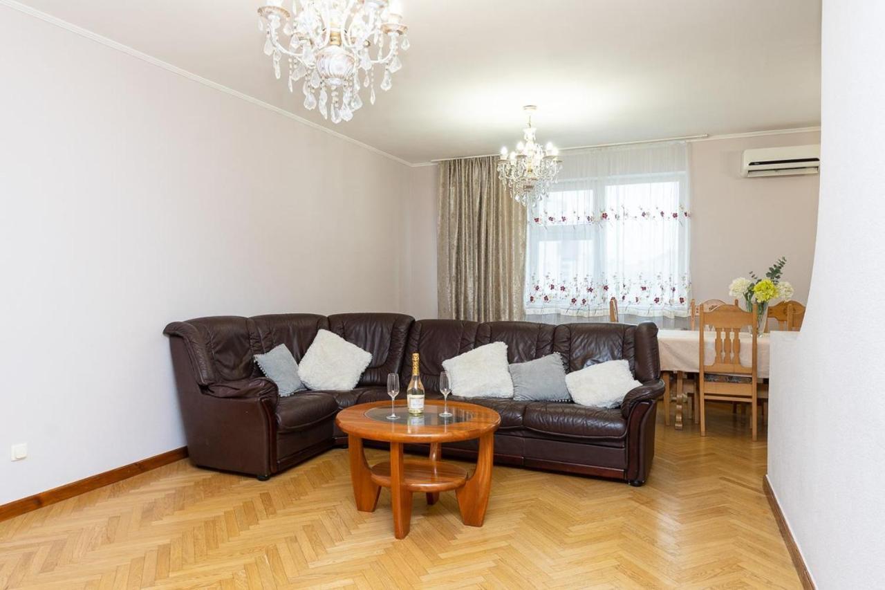 Spacious Apartments In The Center Of Obolon 2 Bedrooms Kiev Eksteriør bilde