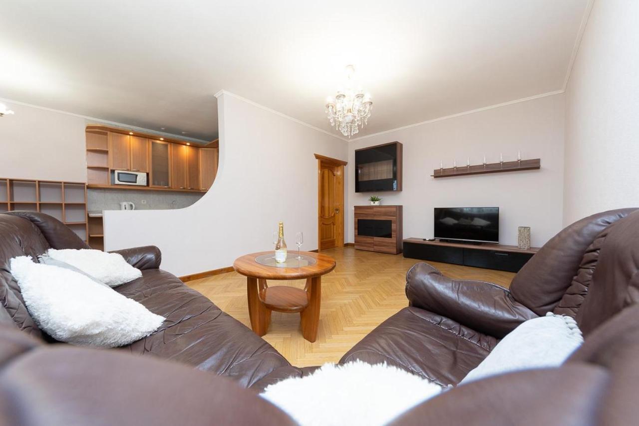 Spacious Apartments In The Center Of Obolon 2 Bedrooms Kiev Eksteriør bilde