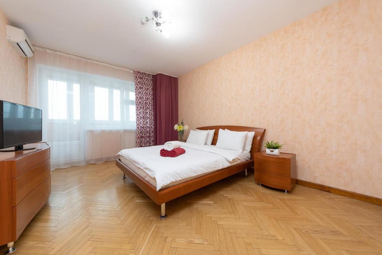 Spacious Apartments In The Center Of Obolon 2 Bedrooms Kiev Eksteriør bilde