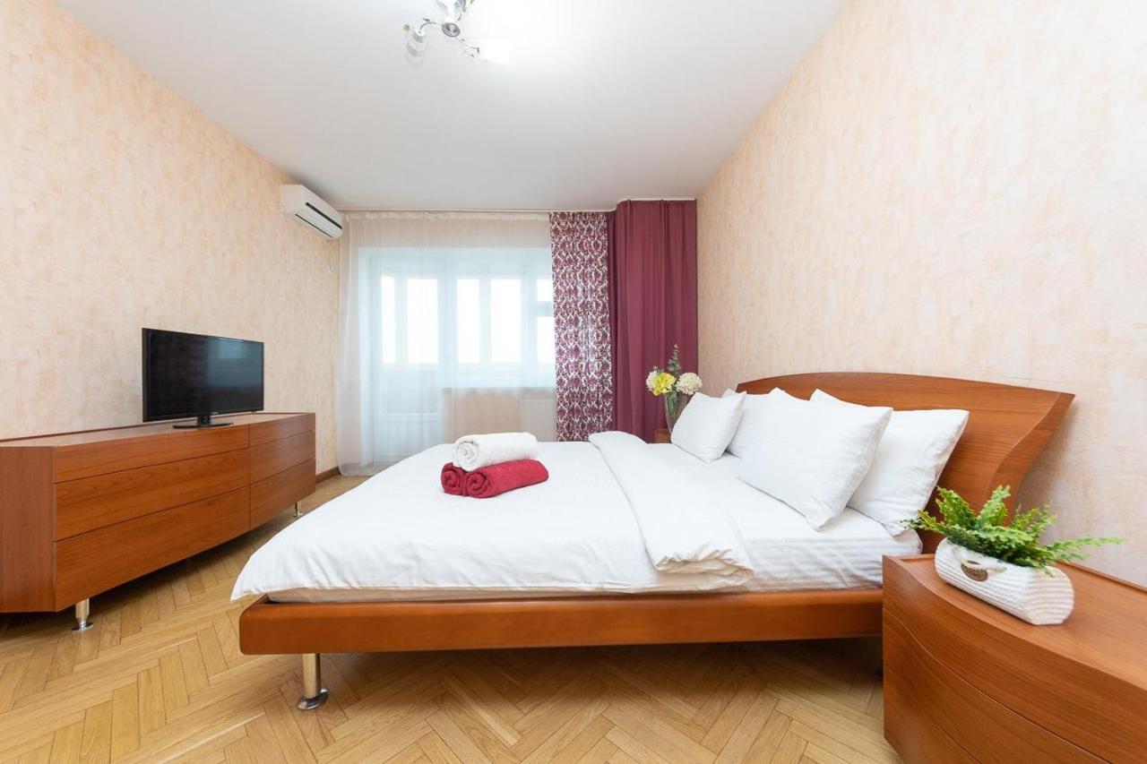 Spacious Apartments In The Center Of Obolon 2 Bedrooms Kiev Eksteriør bilde
