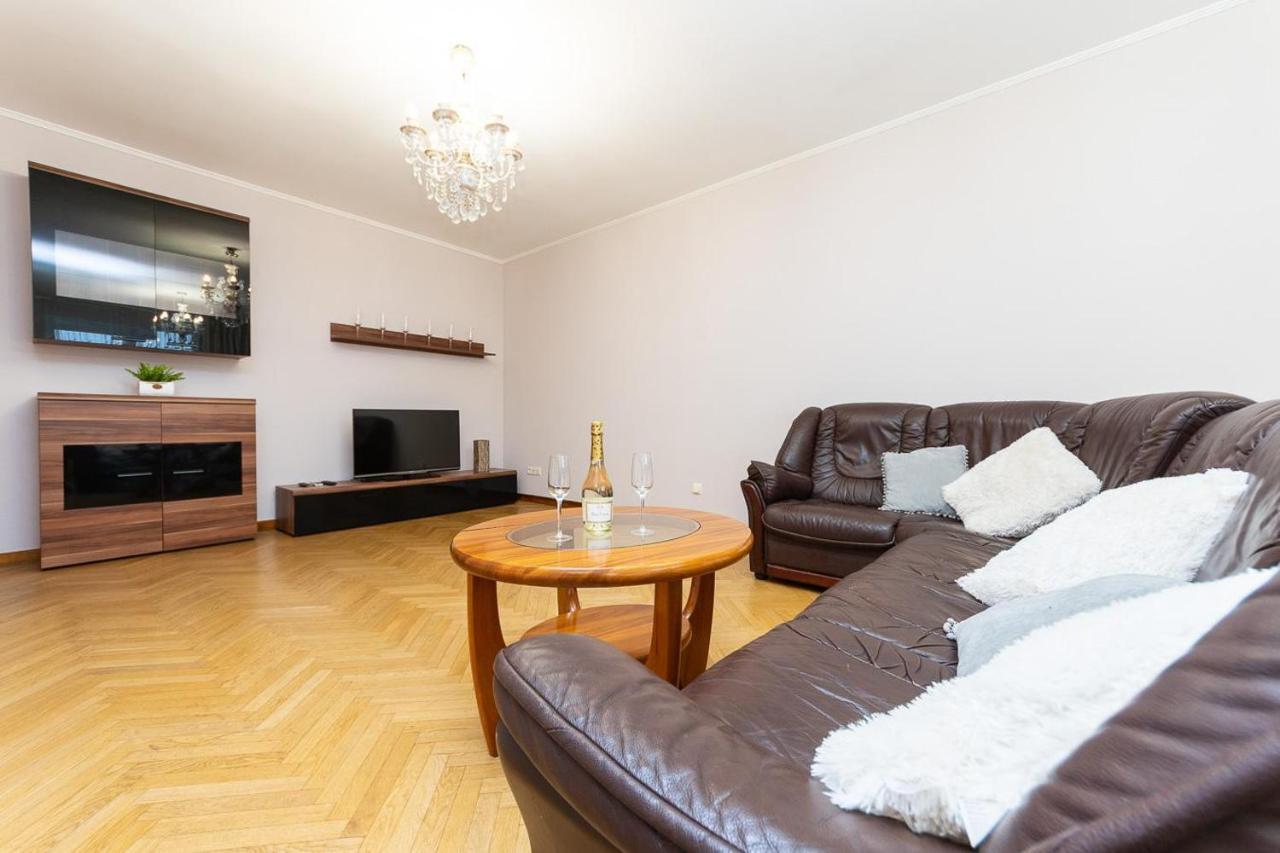 Spacious Apartments In The Center Of Obolon 2 Bedrooms Kiev Eksteriør bilde